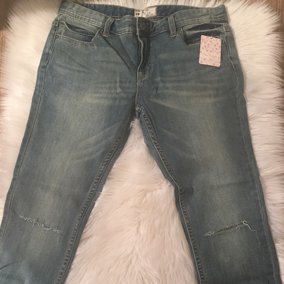 ❌SOLD❌ 🆕 Free People Skinny Low Destroyed Jeans - Picture 3 of 8